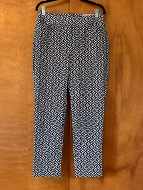 NWT. CHICO’s So Slimming Brigitte Slim Leg 1R (US 8)